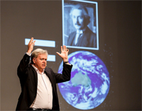 Brian P. Schmidts, Premio Nobel de Física en 2011, durante la conferencia dirigida a jóvenes científicos en Lindau.