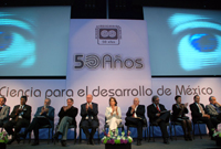 Con la asistencia de 15 ex presidentes de la Academia Mexicana de Ciencias y del rector de la UNAM, José Narro, entre otros invitados, Rosaura Ruiz encabezó la ceremonia por el 50 Aniversario de este organismo en la Casa Tlalpan.