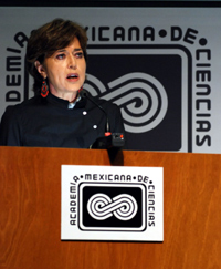 Rosaura Ruiz, presidenta de la AMC, propuso al Ejecutivo un Programa de Rescate Financiero para la Ciencia y la Tecnología, en la ceremonia de inicio del 50 Año Académico de este organismo.