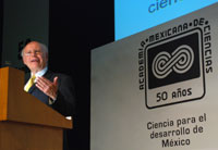 En el Auditorio Galileo Galilei, José Narro Robles, rector de la UNAM, dictó la conferencia inaugural del 50 Año Académico de la AMC.