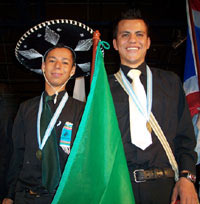 David Rodrí­guez y Gabriel Ponce, momentos después de la premiación.