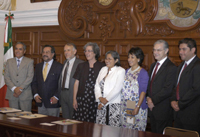 De izq. a der. Juan Antonio Badillo Torre, Dr. Pedro Hernández Tejeda, el Dr. Arturo Menchaca Rocha, Dra. Cecilia Anaya Berríos, Dra. Lilia Meza Montes, la Dra. Alicia Tecuanhuey Sandoval, Luis Ernesto Derbez Bautista  y el Mtro. Luis Ramón Marín Barrera.