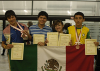 La delegación mexicana patrocinada por la Academia Mexicana de Ciencias (AMC) conquistó dos medallas de bronce y una mención honorífica en la 42 Olimpiada Internacional de Química, realizada  del 19 al 28 de julio en Tokio, Japón.