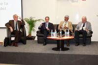 Doctor Adolfo Martínez Palomo, licenciado Fernando Silva Nieto, doctor José Luis Morán López y el licenciado Horacio Sánchez Unzueta, en la mesa de reflexión 'Fundación del IPICYT'.