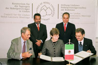 Wolfgang Schürer, director de la Fundación Lindau, la Condesa Sonja Bernadotte, presidente del Consejo de las Reuniones y Juan Pedro Laclette, presidente de la AMC.