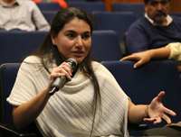 Participación del público en la sesión de preguntas y respuestas durante el foro que se realizó en una de las salas del Museo del Laberinto de Ciencias y Artes de San Luis Potosí.