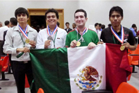 La delegación mexicana ganadora en la olimpiada celebrada en Santo Domingo, República Dominicana, estuvo integrada por: Rafael García, David López, Ismael Mendoza y Adolfo Juanico.