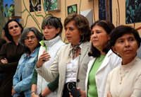 Rosaura Ruiz y Tila María Pérez inauguraron en el Instituto de Biología de la UNAM la exposición itinerante para conmemorar el Año de Darwin.