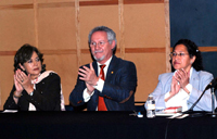 Rosaura Ruiz, presidenta de la Academia Mexicana de Ciencias, Ramón Peralta y Fabi, director de la Facultad de Ciencias, y Eréndira Álvarez Pérez, investigadora de esa dependencia, durante la inauguración de las Jornadas Didácticas de Biología Evolutiva.