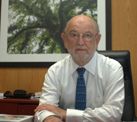 El Dr. José Sarukhán Kermez, presidente de la Comisión Nacional para el Conocimiento y Uso de la Biodiversidad (CONABIO) y ex presidente de la Academia Mexicana de Ciencias (AMC).