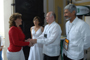 Ivonne Ortega, gobernadora de Yucatán; Rosaura Ruiz, presidenta de la AMC, y José Narro, rector de la UNAM, en el vestíbulo del Teatro Peón Contreras.