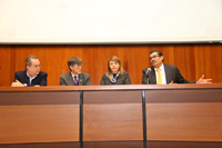 El rector de la UNAM, José Narro Robles, solicitó que se convocara a expertos de la UNAM y otras instituciones para realizar el análisis de la enfermedad producida por el virus del Ébola. En la imagen captada ayer en la Facultad de Medicina: Carlos Arias, Antonio Lazcano, Yolanda López y Cuitláhuac Ruiz.