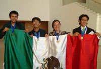 José Antonio Rivera, Juan Iván Gómez, Denise Haydé Cabrera y Alberto Fernández, los ganadores.