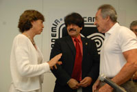 Rosaura Ruiz, Octavio Paredes y René Drucker, presidenta y ex presidentes de la AMC, antes de iniciar el encuentro 'La Ciencia en México, zona de desastre'.