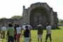 Competidores de la Olimpiada de Física, realizan una visita guiada al sitio arqueológico de Dzibilchaltún, una de las ciudades más antiguas del mundo maya.