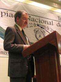 Juan Pedro Laclette, presidente de la AMC, durante la inauguración de la Olimpiada.