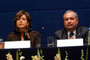 Rosaura Ruiz, presidenta de la AMC, y Carlos Arámburo, coordinador de la Investigación Científica de la UNAM, durante la inauguración del Simposio 'Women for Science'.