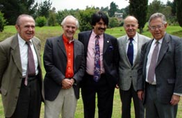 Schally, Kroto, Paredes, Miledi y Crutzen, durante la celebración a jóvenes investigadores.