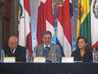 Rodolfo Tuirán Gutiérrez, subsecretario de Educación Superior de la SEP, Juan Pedro Laclette, presidente de la AMC y Josefina Vázquez Mota, titular de la SEP.