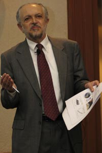 Molina participó en el seminario Ciencia y Energí­a, organizado por la AMC.