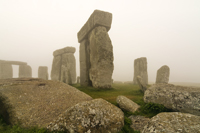 Acercamiento a las piedras del monumento de Stonehenge.