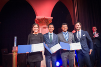 Eunice Masegosa Gaona, Gabriel Trujillo y Carlos Castellanos Domínguez recibieron del príncipe Carlos Felipe de Suecia el 'diploma de excelencia' del Premio Juvenil del Agua de Estocolmo, en Suecia, en el marco de la Semana Mundial del Agua 2016.