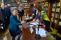 Christiane Magnani, integrante del Patronato de la Fundación Miguel Alemán AC. entregó el diploma correspondiente al Premio de Equidad de Género 