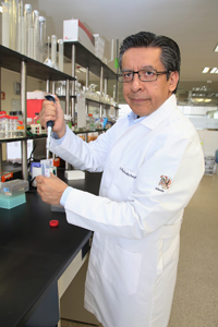 En la actualidad existen 500 ensayos clínicos registrados que pretenden algún tipo de terapia génica a nivel mundial. Aún con la técnica CRISPR/Cas9, no se ha logrado una certeza cercana al 100%, destaca el doctor Felipe Vadillo Ortega, de la Facultad de Medicina de la UNAM en el Inmege.