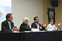 El investigador español Manuel Castells, catedrático emérito de la Universidad de California, Berkeley y miembro correspondiente de la Academia Mexicana de Ciencias (segundo de izquierda a derecha), ofreció la conferencia 