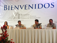 Esta semana se realizó la Primera Reunión Nacional de Centros de Investigación del Conacyt, en Cancún, Quintana Roo. En la imagen, Esperanza Tuñón Pablos, Luis Mier y Terán, Tomás González Estrada y José Franco.