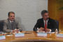 Juan Pedro Laclette, presidente de la AMC y Enrique Villa, director general del IPN, durante la firma del convenio.