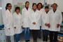 La doctora Erika Bustos Bustos (centro) acompañada por su equipo de colaboradores en el Centro de Investigación y Desarrollo Tecnológico en Electroquímica.