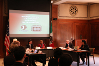 Participantes en la mesa redonda sobre colaboración científica Estados Unidos-México. Al encuentro asistieron además estudiantes e investigadores de ambos países.