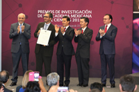 El doctor Felipe Hevia de la Jara fue distinguido con el Premio de Investigación de la Academia Mexicana de Ciencias 2015, en el área de ciencias sociales.