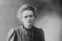 Marie Curie y sus hallazgos en el campo de la ciencia fueron fundamentales para el desarrollo de técnicas y sus usos en geología, medicina y ciencias nucleares.