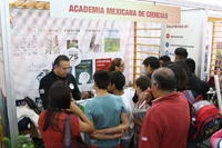 La Academia Mexicana de Ciencias participa en la 22a Semana Nacional de Ciencia y Tecnología y da a conocer a los asistentes los programas que lleva a cabo para divulgar la ciencia.