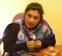 De 28 años de edad y apunto de iniciar el quinto semestre de Informática en la Universidad Mesoamericana en San Cristóbal de las Casas, Juana Bernarda amplía sus conocimientos en el lenguaje de programación en computadora, en el Módulo de Aplicaciones Científicas.