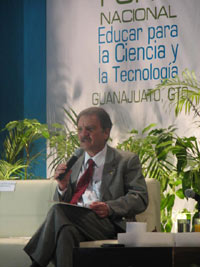 Juan Pedro Laclette la participar en el Foro Nacional Educar para la Ciencia y la Tecnologí­a.