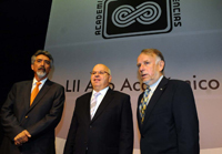 El Dr. Enrique Villa Rivera, director general del Conacyt; el Dr. Rodolfo Tuirán, subsecretario de Educación Superior de la SEP y el Dr. Arturo Menchaca Rocha, presidente de la Academia Mexicana de Ciencias.