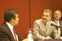 Sergio Ulloa, miembro correspondiente de la AMC, Juan Pedro Laclette, presidente de la AMC, y Arturo Menchaca, director del Instituto de Fí­sica de la UNAM. 