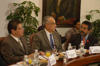 Francisco Javier Castellón Fonseca, presidente de la Comisión de Ciencia y Tecnología del Senado de la República, Adolfo Martínez Palomo, coordinador del Consejo Consultivo de Ciencias de la Presidencia de la República y José Franco, secretario de la Academia Mexicana de Ciencias.